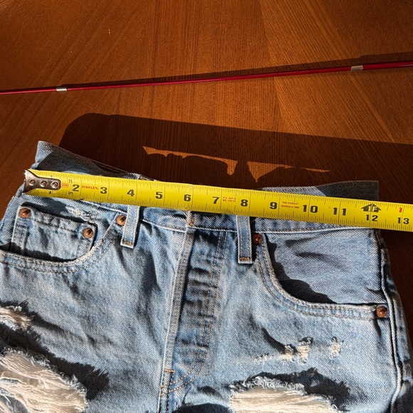 Levi 501 distressed cut off shorts size 23-24 - Picture 4 of 5